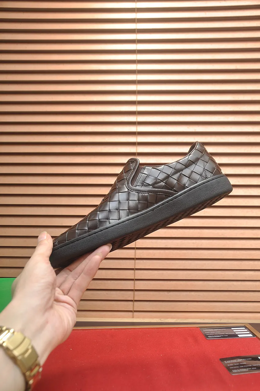 Men's shoes💰540💶【BV】Official website men's shoes👊🏻Cow leather braid🔰Cow leather lining rubber outsole🔲Counter 1:1 quality The identity of every successful man🍃The upper and solemn feet🚶🏻🚶🏻High-end custom counter original replicas📯Imported cowhide purely hand-woven🐂The last will not change regardless of wind or rain🔘Stand the verification of time🔍️Code number: 39-45 (45 custom-made)